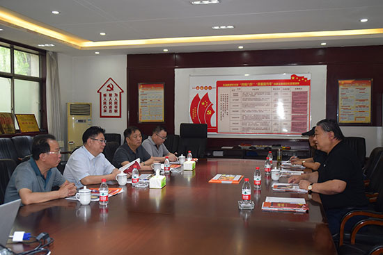 臨汾市市場監(jiān)督管理局局長、非公企業(yè)黨委書記張東紅<br>在科海集團調研非公黨建工作